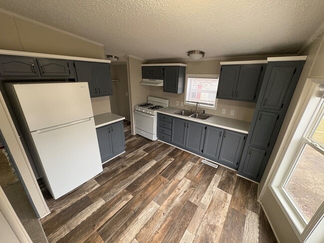 Photo - 8905 Beechwood Dr