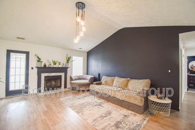 Photo - 737 Overhills Rd