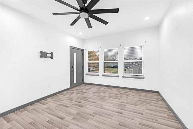 Photo - 3625 Lydia St