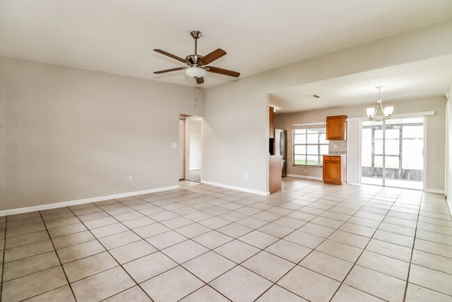 Photo - 912 Axlewood Cir