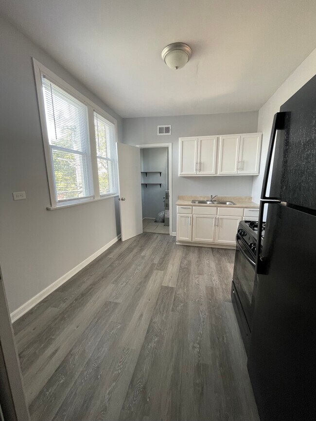 Photo - 7912 S Bishop St Unit 2F