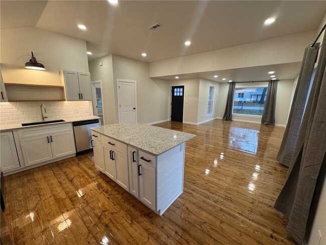 Photo - 716 N Madison St