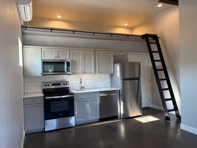 Photo - 3850 S Lowell Blvd Unidad #C