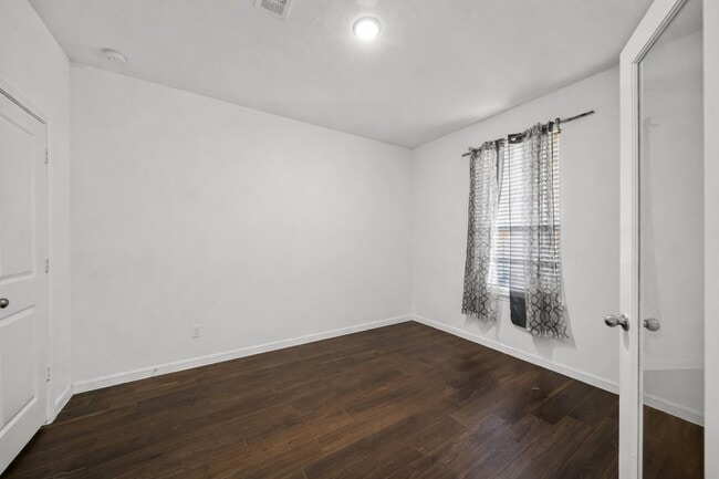 Photo - 116 Chestnut Gate Dr