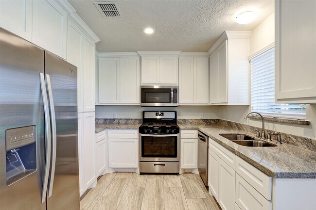 Photo - 17559 Methil Dr