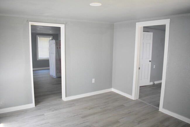 Photo - 1703 Boney St