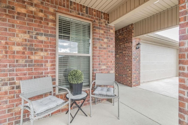 Photo - 3660 Macintosh Way