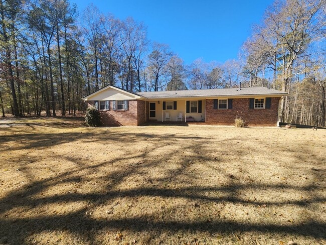 Building Photo - 3 Bedroom 2 Bath home in Newnan, GA Large Wooded Lot - Rural Setting