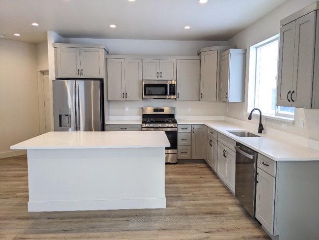 Photo - 4039 Snowberry Ave