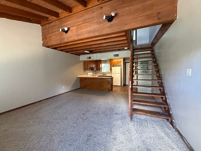 569-A Oakland Ave E