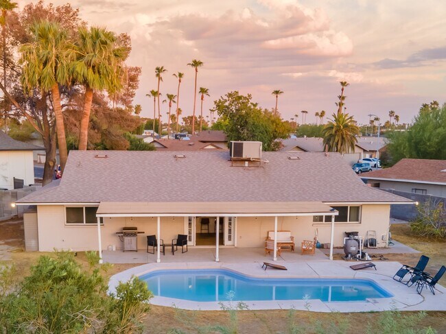 Photo - 400 E Greenway Dr