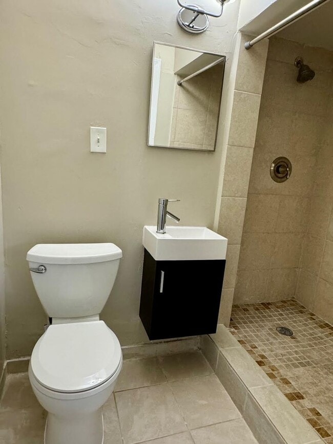 Photo - 2200 Bremont Ave Unit Apt A