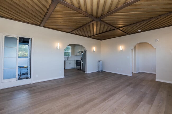 Photo - 491 Crescent