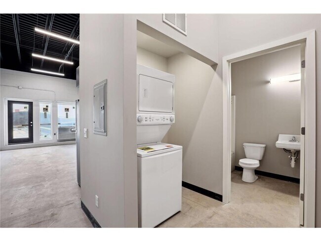 Photo - 801 SE 9th St Unit 219