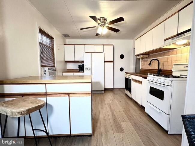 Photo - 303 Willow Ave