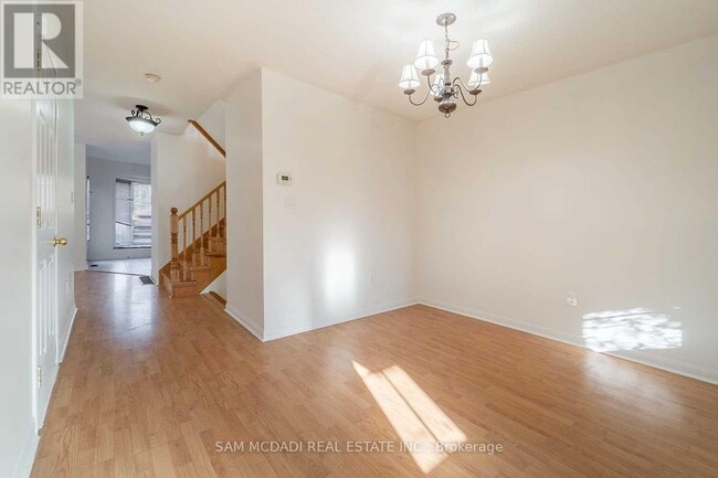 Photo - 2447 Baintree Crescent