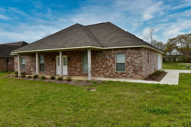 Photo - Three Bed Two Bath Home in Choudrant