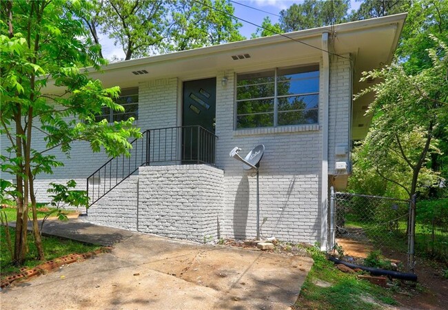 Photo - 305 Moreland Way House