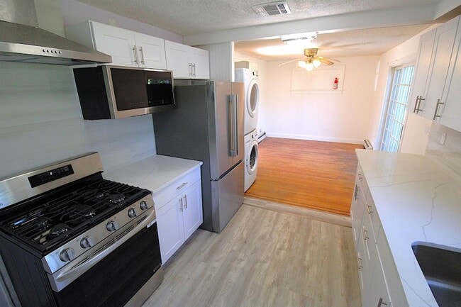 Photo - 14 Raydol Ave