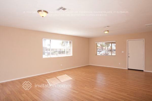 Photo - 3132 W Surrey Ave