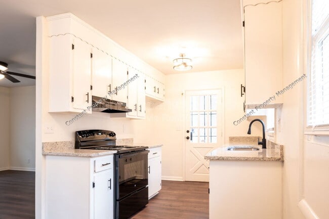 Photo - 2416 Hillside Dr