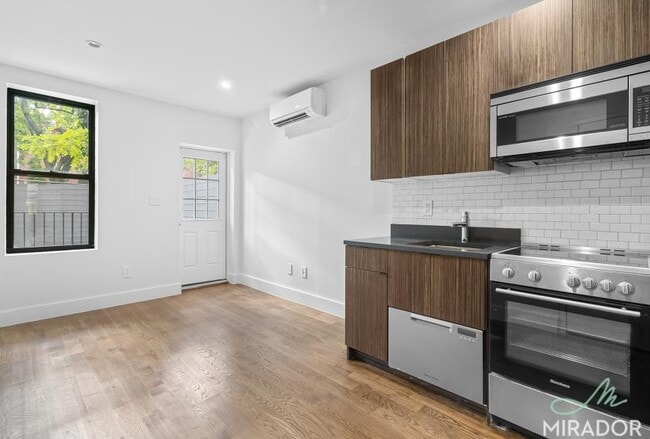 Building Photo - 1 bedroom in New York NY 10009 Unit 1C