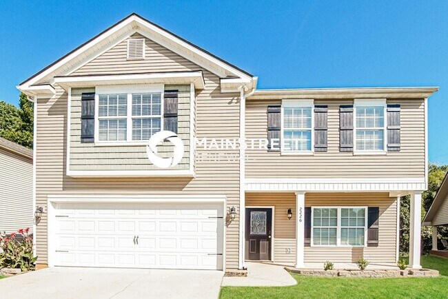 Photo - 3 Bedroom Pet-Friendly Home in KNOXVILLE, TN with Main Street Renewal