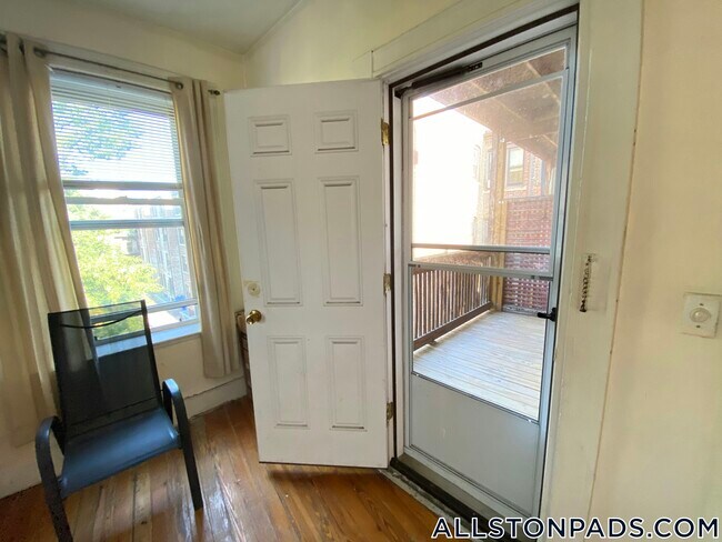 Photo - 161 Allston St Unidad 5