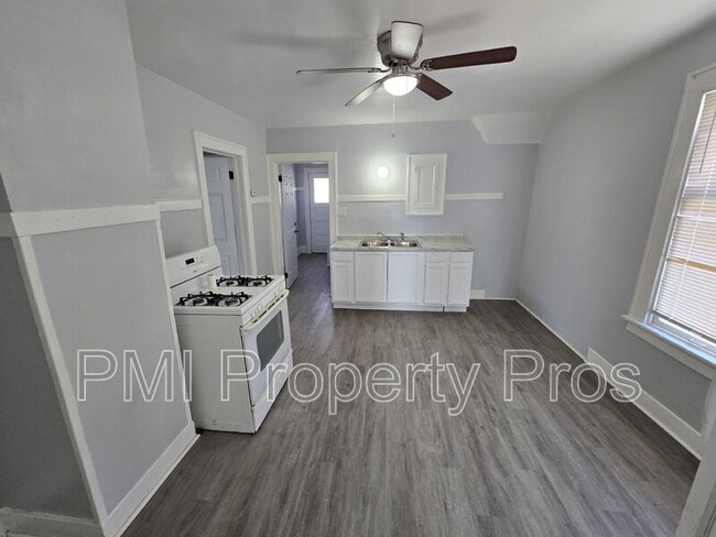 Photo - 2620A W Locust St