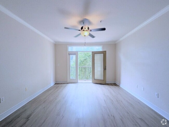 Building Photo - Light, bright and clean!  Includes Balcone... Rental