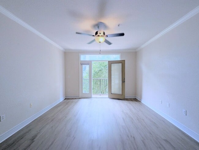 Light, bright and clean! Includes Balcone... - Light, bright and clean!  Includes Balcone... Condo