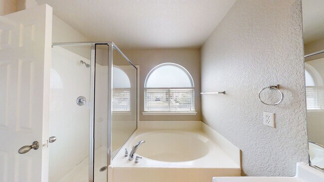 Photo - ALAMO RANCH Well-Maintained Beauty! 3bd/2.5ba - Northside Schools