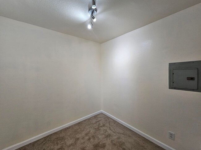 Photo - Sunny 2 Bed / 1 Bath Condo with Private Ba...