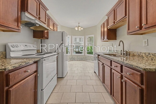 Photo - 739 Prince Pl NW