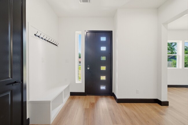 Photo - 4439 Gunter St
