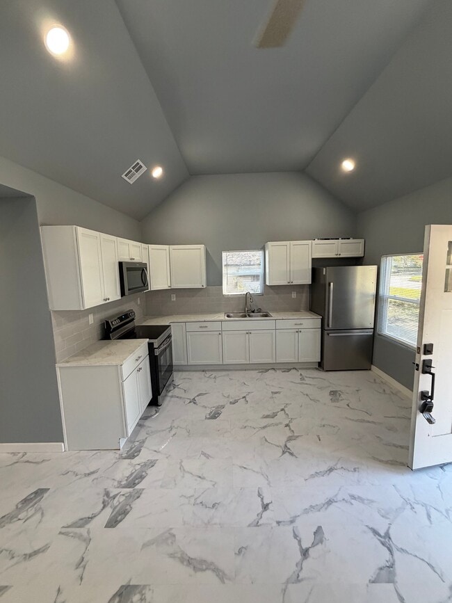 2507 N Rockford Ave
