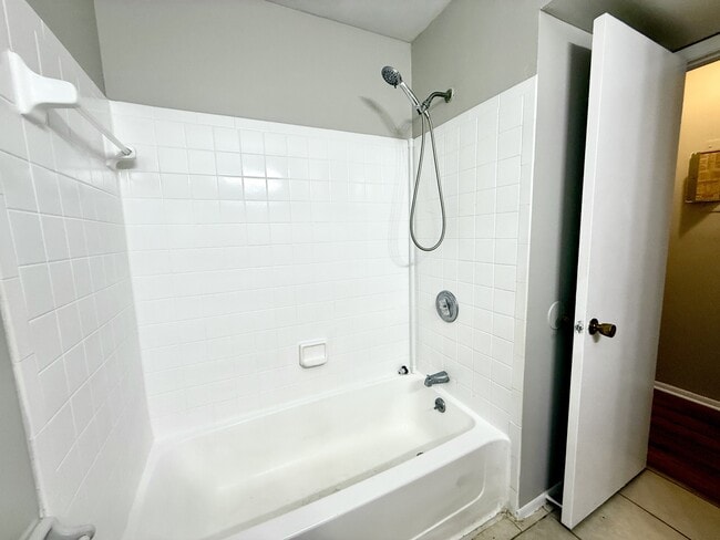 Photo - 644 Kenwick Cir