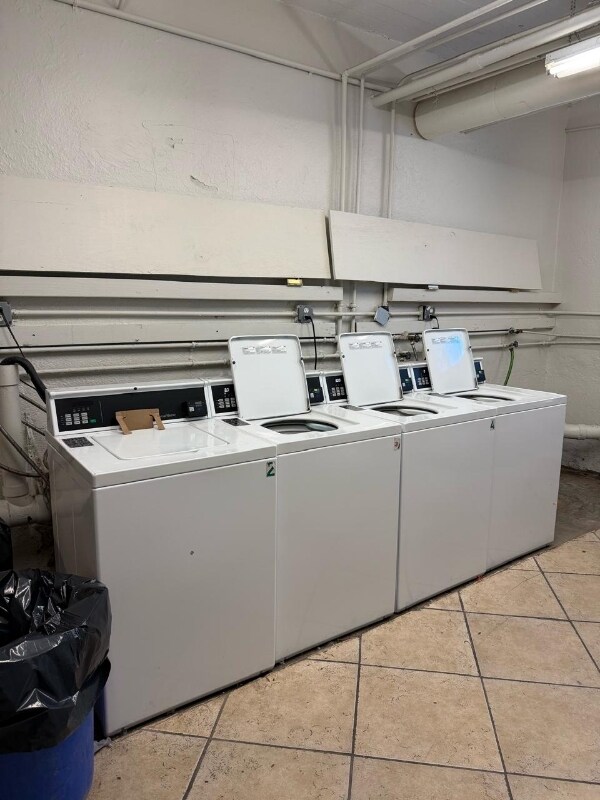 Photo - 25 Van Velsor Pl