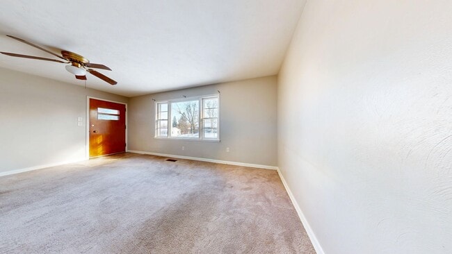 Photo - 116-118-118 Grasmere Ave Unit 118