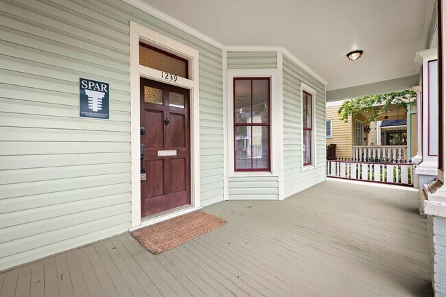 Photo - Charming 4 Bedroom 3 Bathroom Historical H...