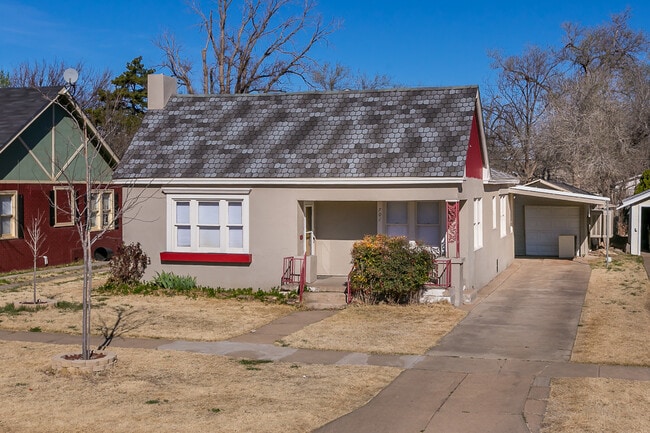 Building Photo - Adorable 3 Bedroom Home in Sunset Addition!