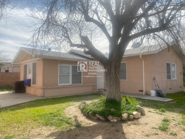 Photo - 43360 7th St E