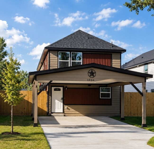 Building Photo - 1056 North Ln