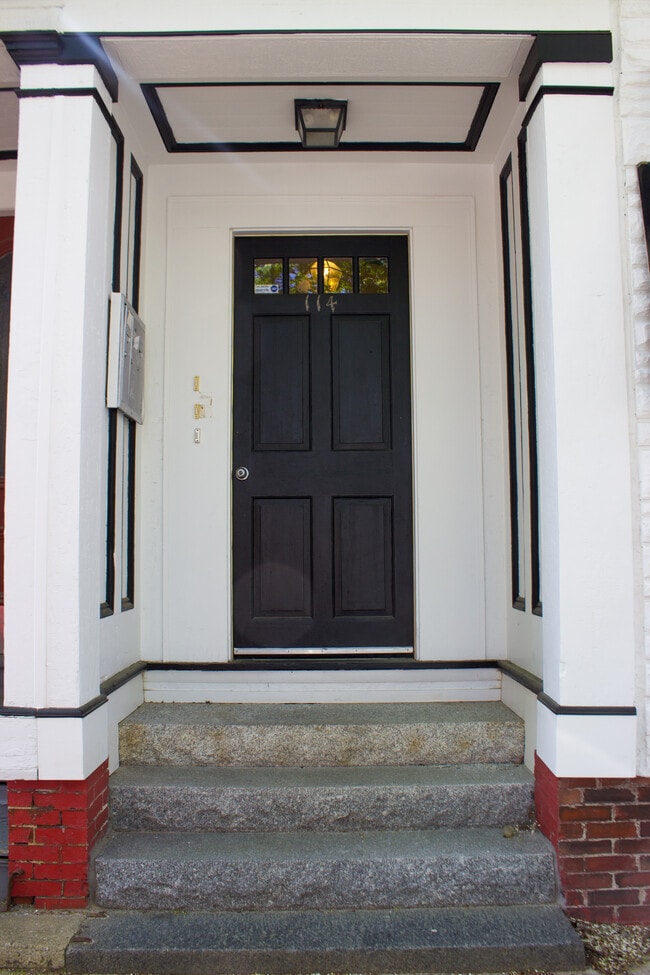 Building Photo - 114 Thorndike St Unit 2 Rental