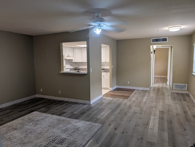 Building Photo - 198 Tuscany D Unit 198 Tuscany D