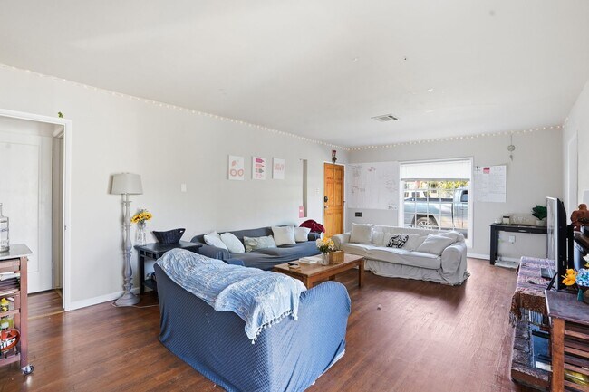 Photo - 811 Mission St