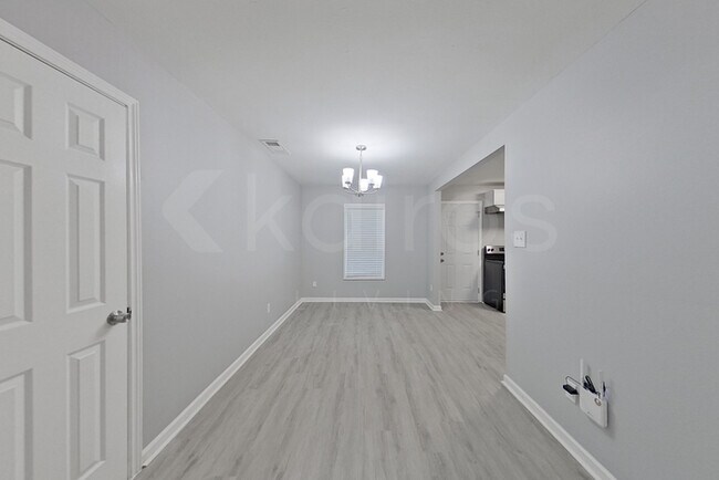 Photo - 230 E Colonial Dr