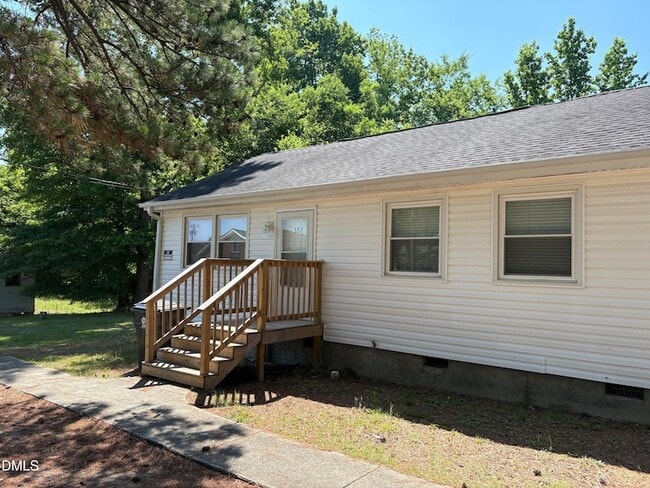 Building Photo - 137 W Barbee St