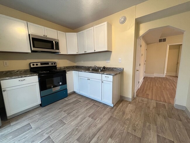 Photo - 595 Park St Unit Upper