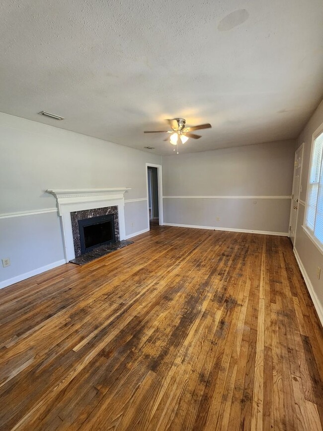 Photo - Spacious 4BR/2BA Brick Home with Fireplace, Large Island!